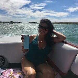 Meet your Posher, Jennette